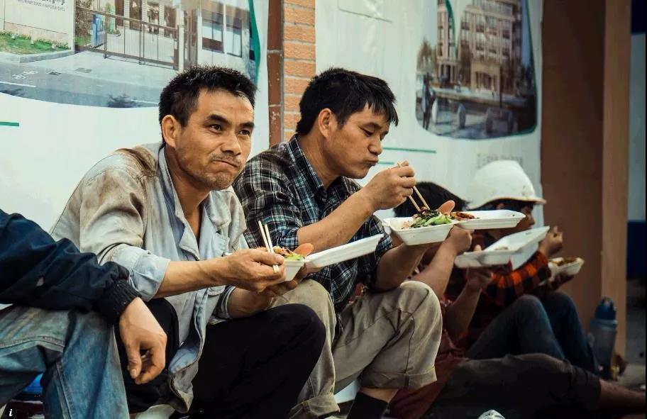 又馬上到年底了，我們做裝修的，一年能賺多少錢？